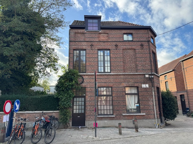 Karaktervolle stadswoning in historisch beluik nabij Begijnhof en wijkpark Karaktervolle stadswoning in historisch beluik nabij Begijnhof en wijkpark