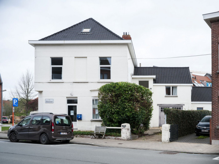 Karaktervolle woning met aparte kantoorruimte en parking