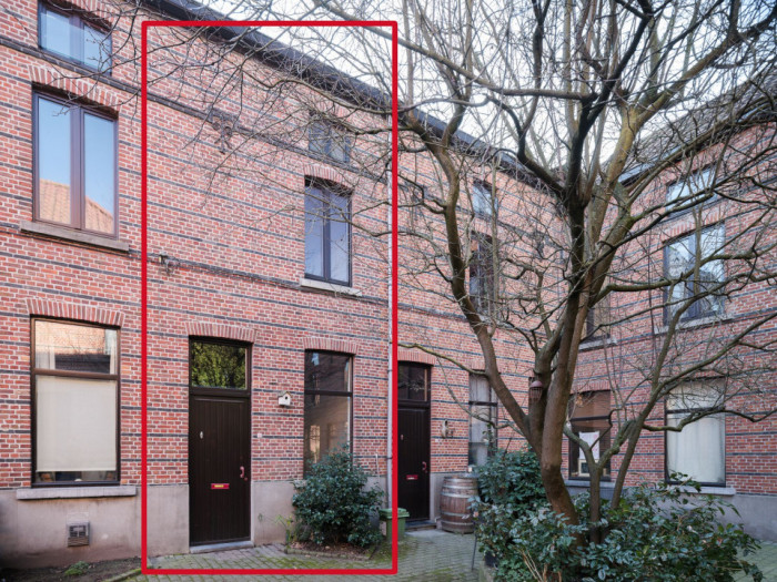Karaktervolle kleine stadswoning in historisch beluik nabij Begijnhof