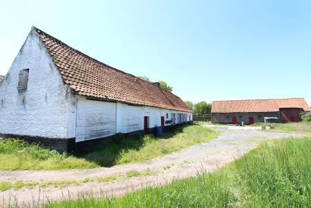 Vervagen de sneeuw vasthoudend Unieke hoeve met schuur en fantastisch uitzicht nabij Gent